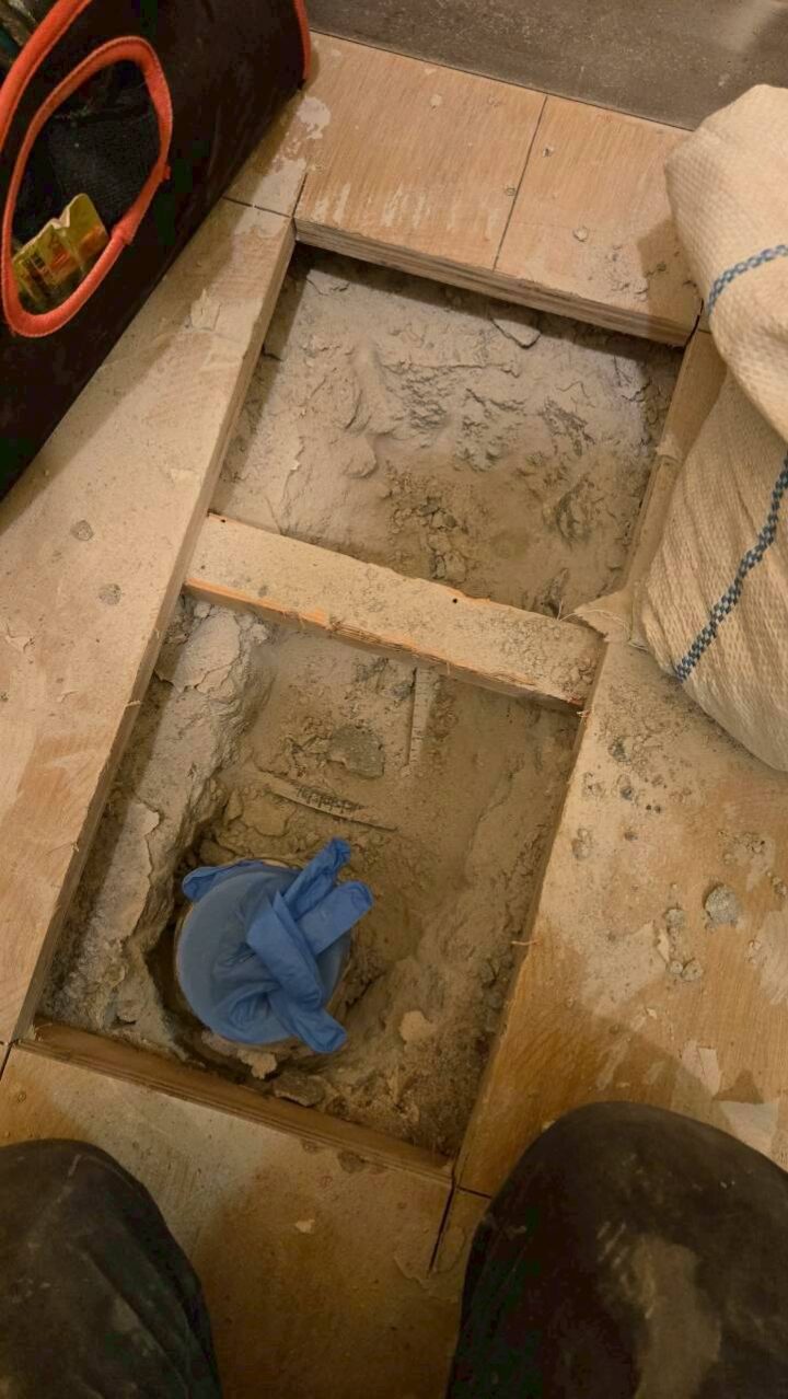 トイレの不良排水管の切断・交換