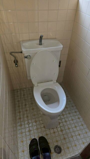 施工前のトイレ全景