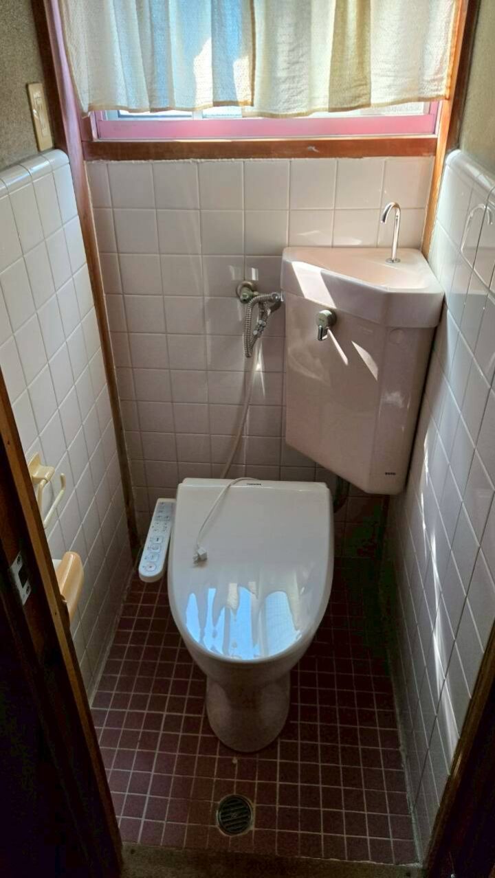 施工前のトイレ室全体
