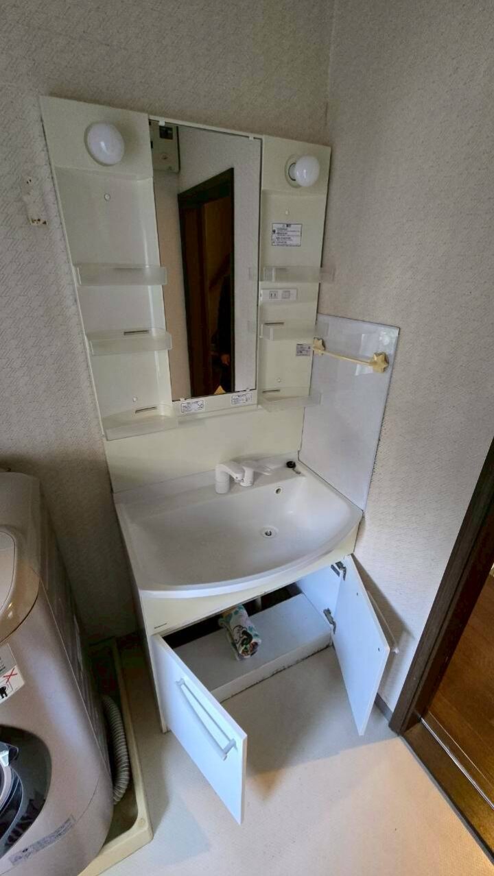 洗面台の交換費用はいくら？時期の目安と実例（税込206,470円）｜京都市南区・洗面化粧台交換の施工事例の画像