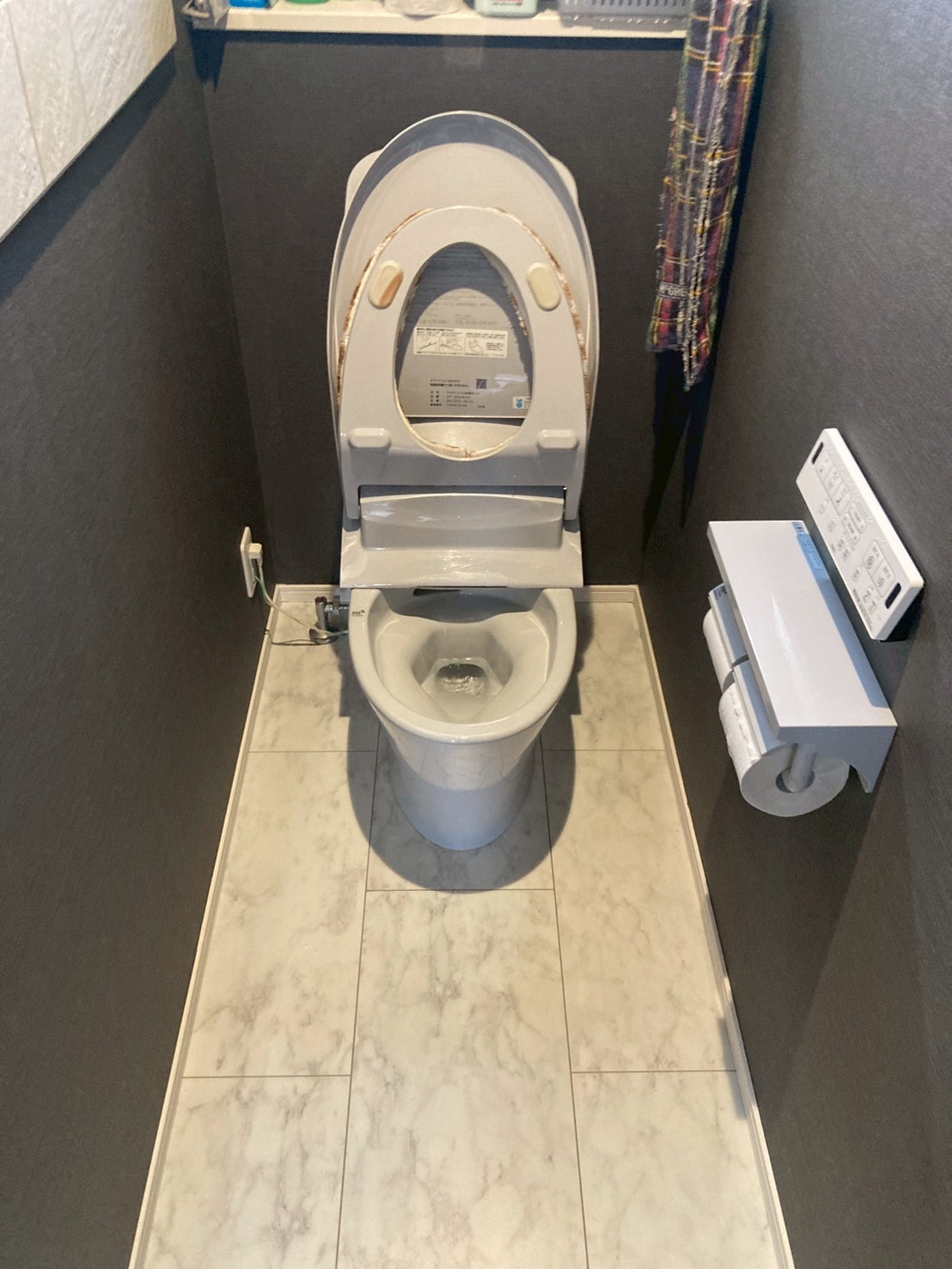 作業完了後の2Fトイレ全景。便器が復旧し正常な水位に戻った状態