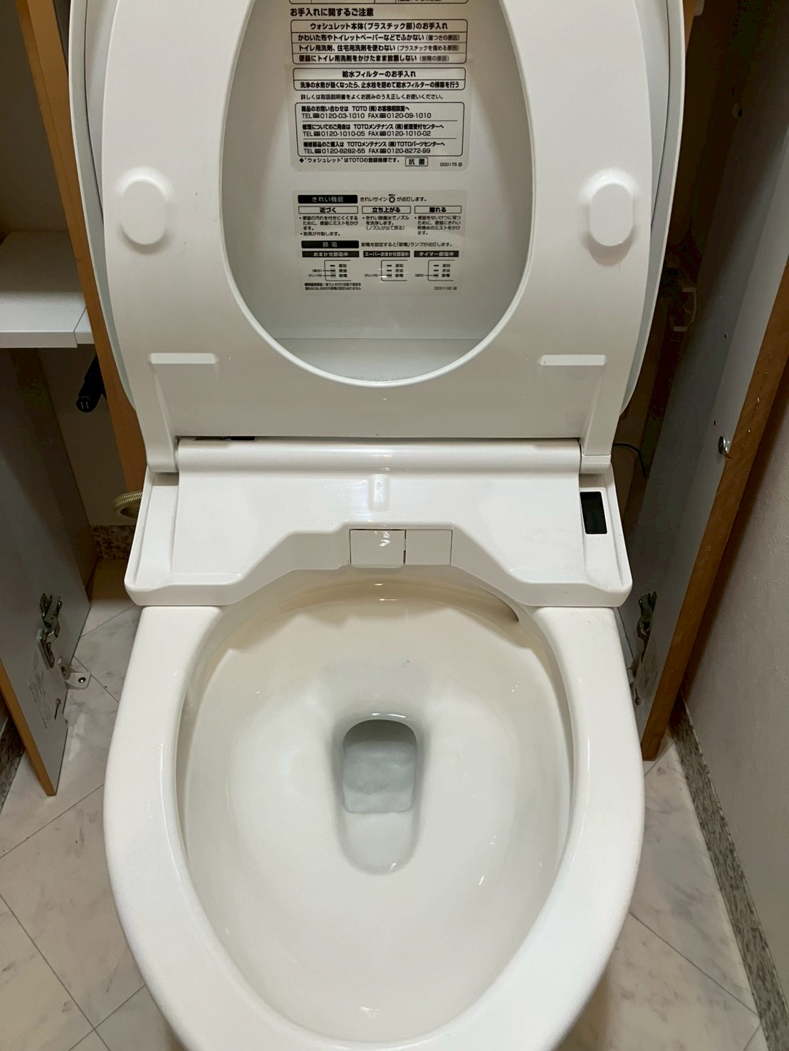 便器を再設置後の便器内部。清潔な状態で正常に使用できるよう回復している